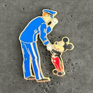 DISNEY PIN MICKEY MOUSE THANKING SHAKING HANDS AIR FORCE Mickey Says Thanks